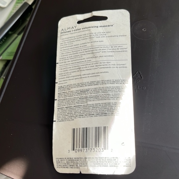 Almay intense I color Volumizing Mascara 033 Midnight - Picture 3 of 5